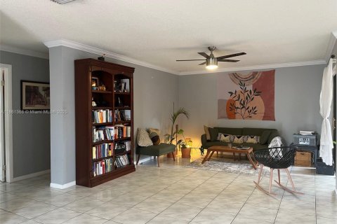 Villa ou maison à vendre à Weston, Floride: 3 chambres, 153.29 m2 № 1897456 - photo 4