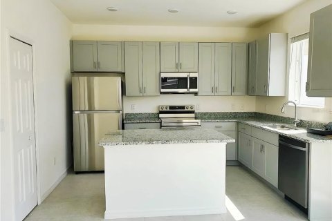 Townhouse in Wesley Chapel, Florida 3 bedrooms, 158.21 sq.m. № 2402753 - photo 3