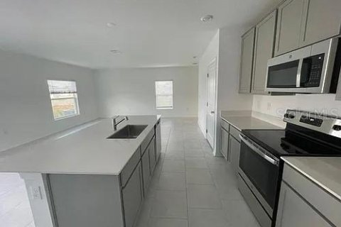 House in Lake Wales, Florida 4 bedrooms, 179.39 sq.m. № 2224493 - photo 4