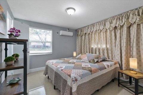 Casa en venta en Tampa, Florida, 5 dormitorios, 160.91 m2 № 1803680 - foto 19