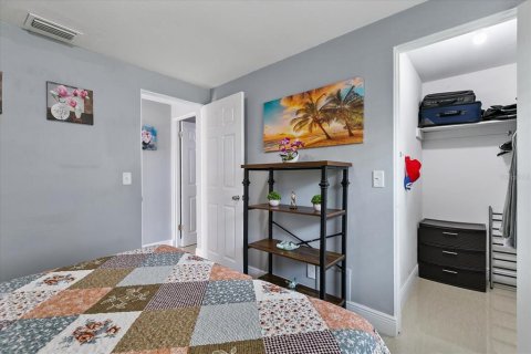 Casa en venta en Tampa, Florida, 5 dormitorios, 160.91 m2 № 1803680 - foto 20