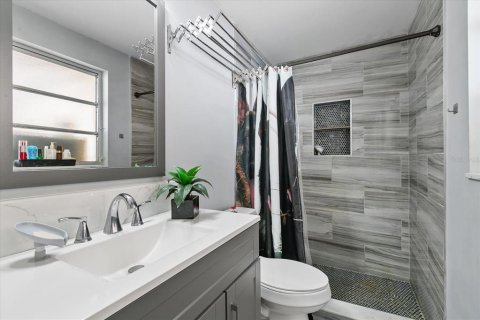 Casa en venta en Tampa, Florida, 5 dormitorios, 160.91 m2 № 1803680 - foto 17
