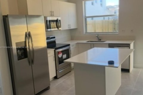 Townhouse in Homestead, Florida 3 bedrooms, 123.37 sq.m. № 2012566 - photo 5