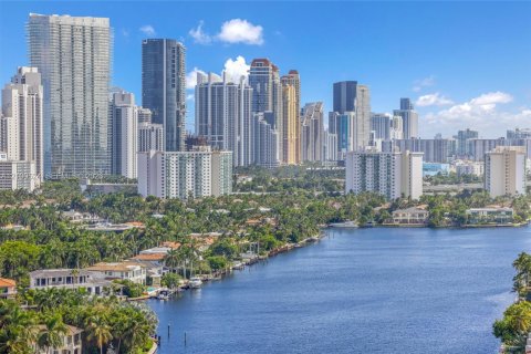 Copropriété à louer à Aventura, Floride: 2 chambres, 102.19 m2 № 2417449 - photo 15
