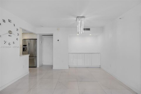 Copropriété à louer à Aventura, Floride: 2 chambres, 102.19 m2 № 2417449 - photo 2