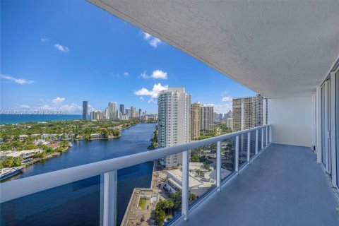 Copropriété à louer à Aventura, Floride: 2 chambres, 102.19 m2 № 2417449 - photo 11