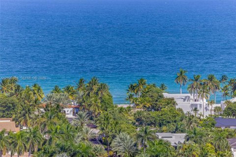 Condo à Aventura, Floride, 2 chambres  № 2417449