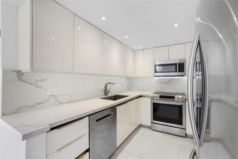 Copropriété à louer à Aventura, Floride: 2 chambres, 102.19 m2 № 2417449 - photo 25