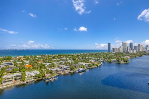 Copropriété à louer à Aventura, Floride: 2 chambres, 102.19 m2 № 2417449 - photo 12