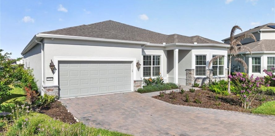 House in Orlando, Florida 3 bedrooms, 259.48 sq.m. № 2232189