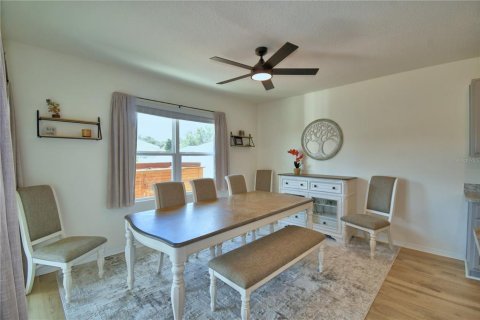 House in Auburndale, Florida 4 bedrooms, 215.44 sq.m. № 1885741 - photo 19