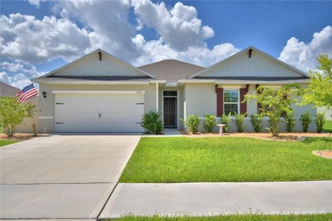 House in Auburndale, Florida 4 bedrooms, 215.44 sq.m. № 1885741 - photo 1