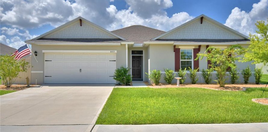 House in Auburndale, Florida 4 bedrooms, 215.44 sq.m. № 1885741