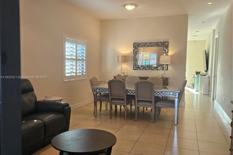 Casa en venta en Miami, Florida, 4 dormitorios, 172.8 m2 № 1953912 - foto 5