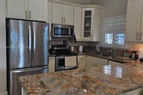 Casa en venta en Miami, Florida, 4 dormitorios, 172.8 m2 № 1953912 - foto 13