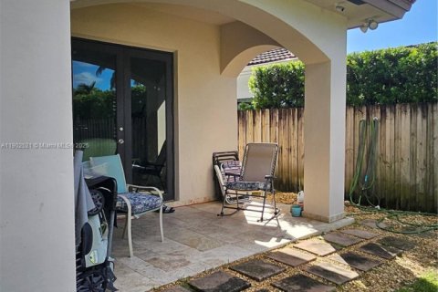 Casa en venta en Miami, Florida, 4 dormitorios, 172.8 m2 № 1953912 - foto 30