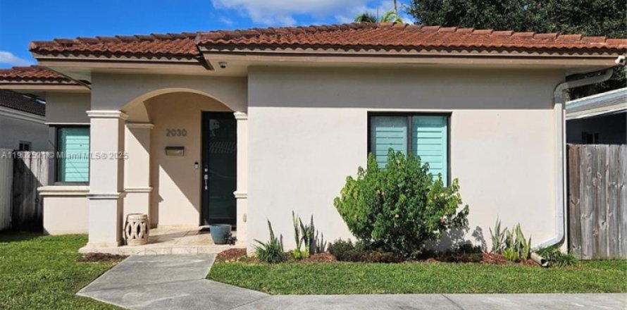 Casa en Miami, Florida 4 dormitorios, 172.8 m2 № 1953912