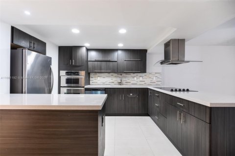 Adosado en venta en Aventura, Florida, 3 dormitorios, 123.56 m2 № 1871794 - foto 2
