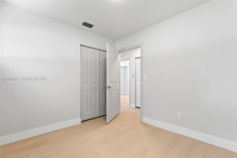 House in Miami Gardens, Florida 4 bedrooms, 129.97 sq.m. № 2003059 - photo 19