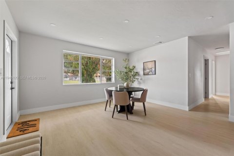 House in Miami Gardens, Florida 4 bedrooms, 129.97 sq.m. № 2003059 - photo 7