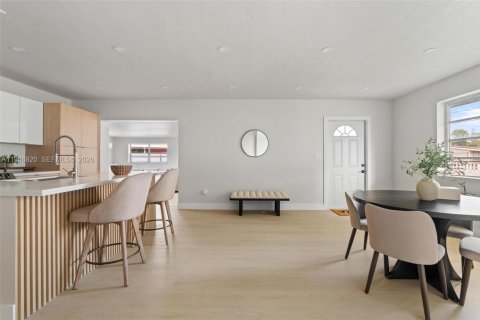 House in Miami Gardens, Florida 4 bedrooms, 129.97 sq.m. № 2003059 - photo 8