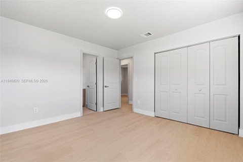 House in Miami Gardens, Florida 4 bedrooms, 129.97 sq.m. № 2003059 - photo 21