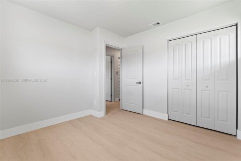 House in Miami Gardens, Florida 4 bedrooms, 129.97 sq.m. № 2003059 - photo 23