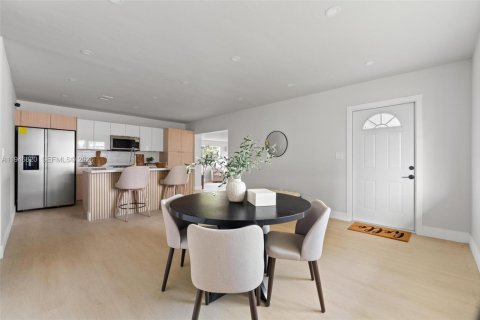 House in Miami Gardens, Florida 4 bedrooms, 129.97 sq.m. № 2003059 - photo 6