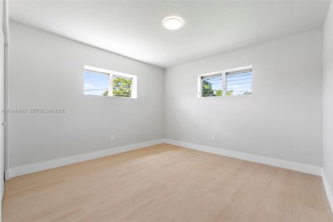 House in Miami Gardens, Florida 4 bedrooms, 129.97 sq.m. № 2003059 - photo 20