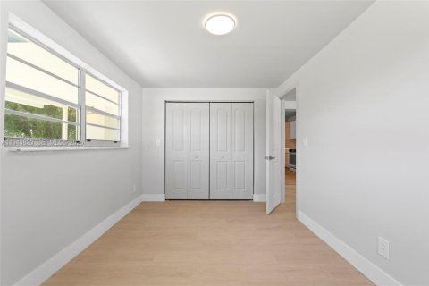 House in Miami Gardens, Florida 4 bedrooms, 129.97 sq.m. № 2003059 - photo 16