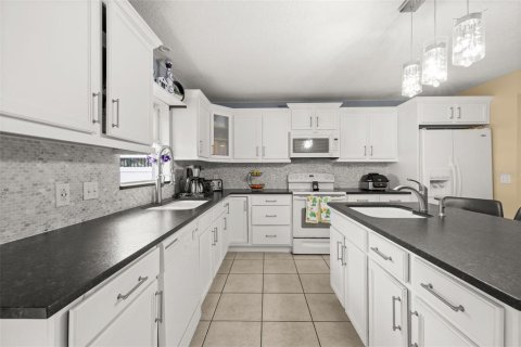 House in Kissimmee, Florida 4 bedrooms, 273.88 sq.m. № 2424051 - photo 22