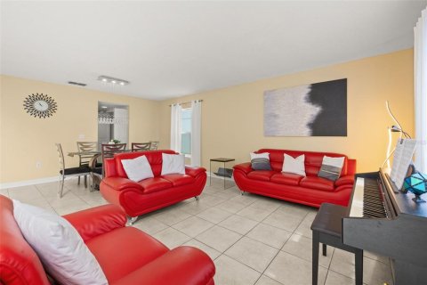 House in Kissimmee, Florida 4 bedrooms, 273.88 sq.m. № 2424051 - photo 10