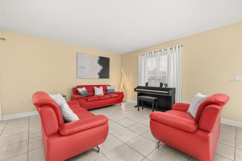 House in Kissimmee, Florida 4 bedrooms, 273.88 sq.m. № 2424051 - photo 11