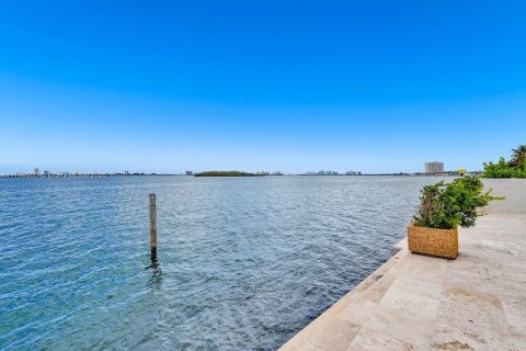 House in North Miami, Florida 6 bedrooms, 510.31 sq.m. № 1863853 - photo 4