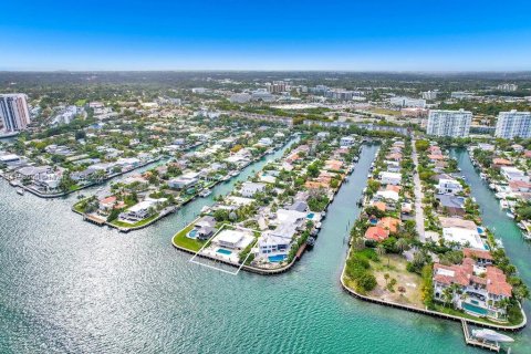 House in North Miami, Florida 6 bedrooms, 510.31 sq.m. № 1863853 - photo 7