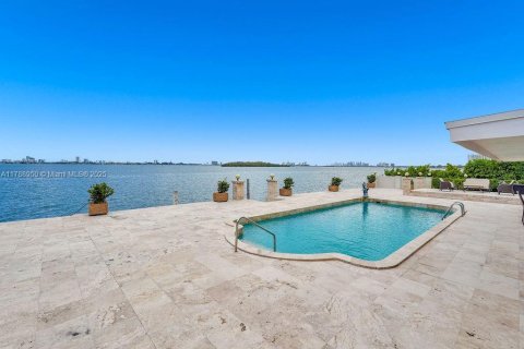 House in North Miami, Florida 6 bedrooms, 510.31 sq.m. № 1863853 - photo 3