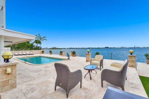 House in North Miami, Florida 6 bedrooms, 510.31 sq.m. № 1863853 - photo 2