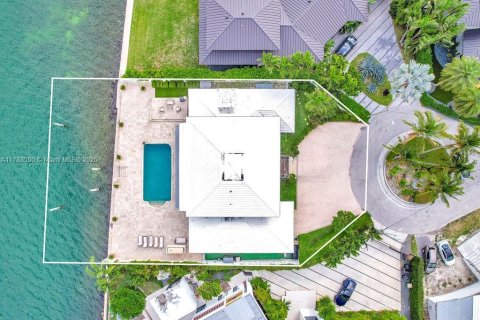 House in North Miami, Florida 6 bedrooms, 510.31 sq.m. № 1863853 - photo 8