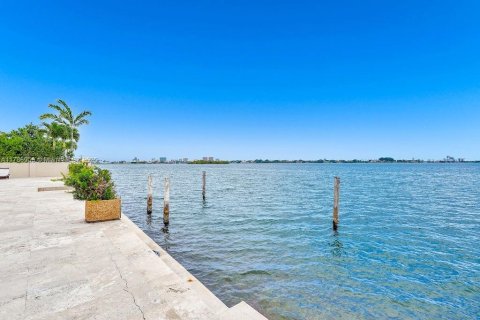 House in North Miami, Florida 6 bedrooms, 510.31 sq.m. № 1863853 - photo 6