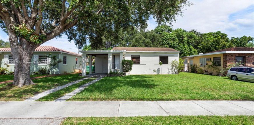 Villa ou maison à Miami, Floride 2 chambres, 79.71 m2 № 1892212