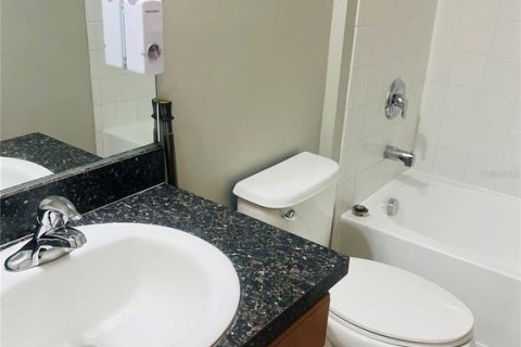 Townhouse in Sarasota, Florida 2 bedrooms, 93.18 sq.m. № 1917307 - photo 17