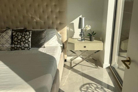 Condo in Miami, Florida, 1 bedroom  № 1269018 - photo 12