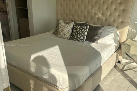 Condo in Miami, Florida, 1 bedroom  № 1269018 - photo 14