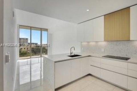 Condo in Miami, Florida, 1 bedroom  № 1269018 - photo 3
