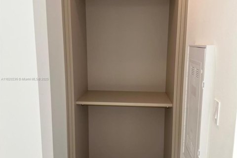 Condo in Miami, Florida, 1 bedroom  № 1269018 - photo 19