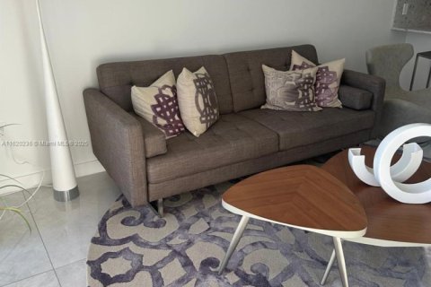 Condo in Miami, Florida, 1 bedroom  № 1269018 - photo 10