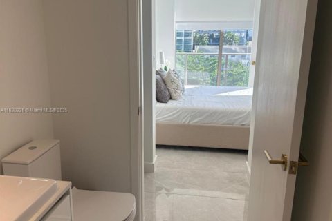 Condo in Miami, Florida, 1 bedroom  № 1269018 - photo 18
