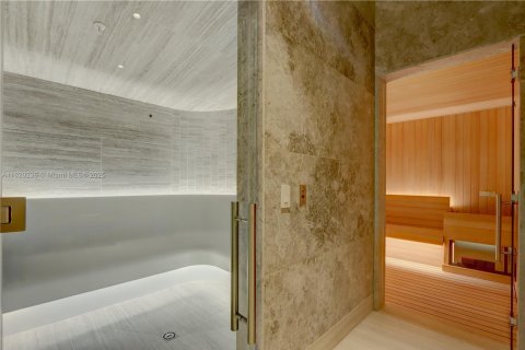 Condo in Miami, Florida, 1 bedroom  № 1269018 - photo 29