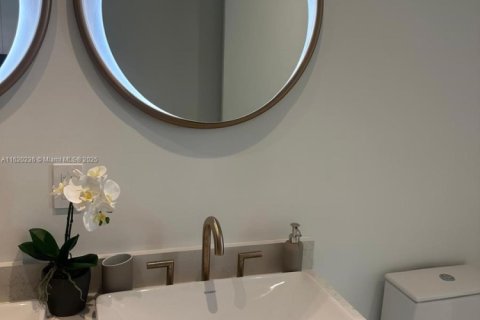 Condo in Miami, Florida, 1 bedroom  № 1269018 - photo 21