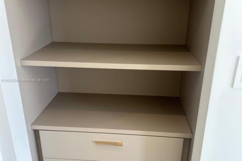 Condo in Miami, Florida, 1 bedroom  № 1269018 - photo 17